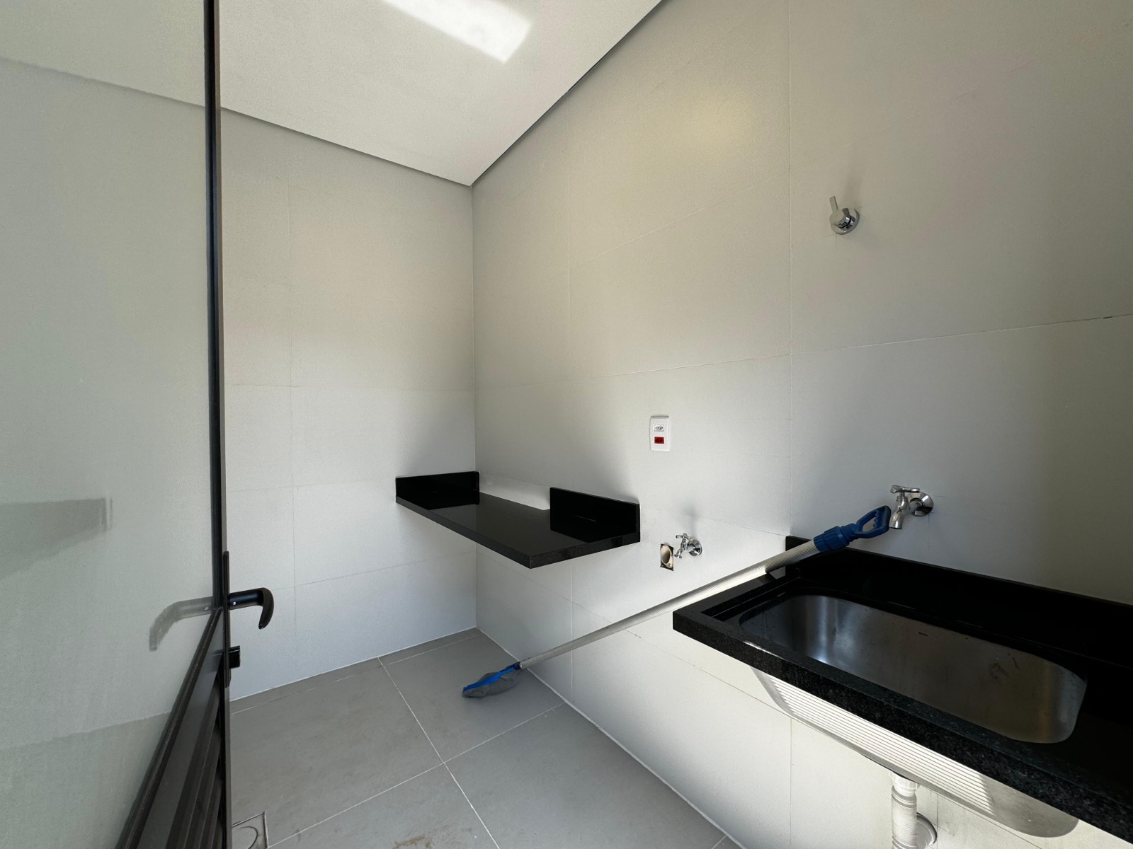 Casa à venda, 151m² area construida, 3 suites, lavabo, 4 vagas de garagem, Cond. Aroeira, Vivendas da Mata, Ribeirão Preto, SP