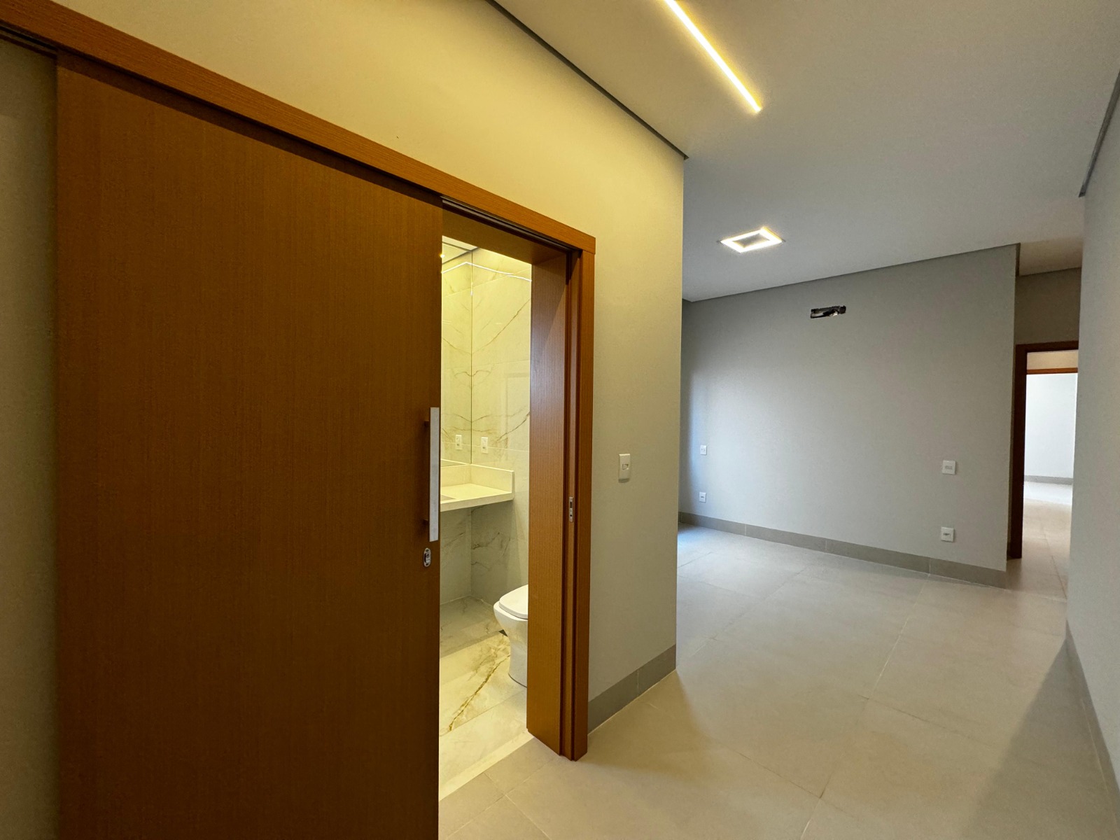 Casa à venda, 151m² area construida, 3 suites, lavabo, 4 vagas de garagem, Cond. Aroeira, Vivendas da Mata, Ribeirão Preto, SP