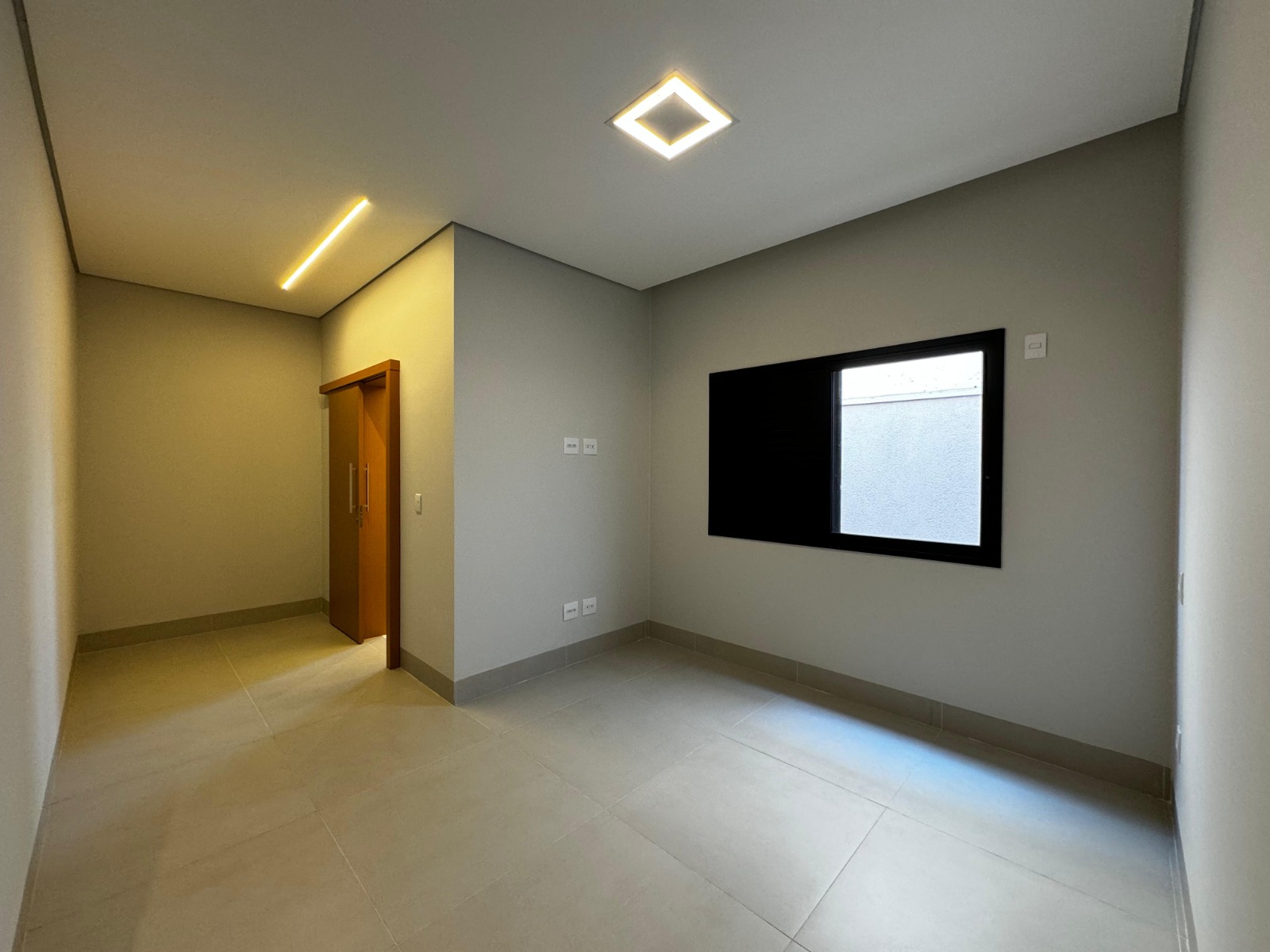 Casa à venda, 151m² area construida, 3 suites, lavabo, 4 vagas de garagem, Cond. Aroeira, Vivendas da Mata, Ribeirão Preto, SP