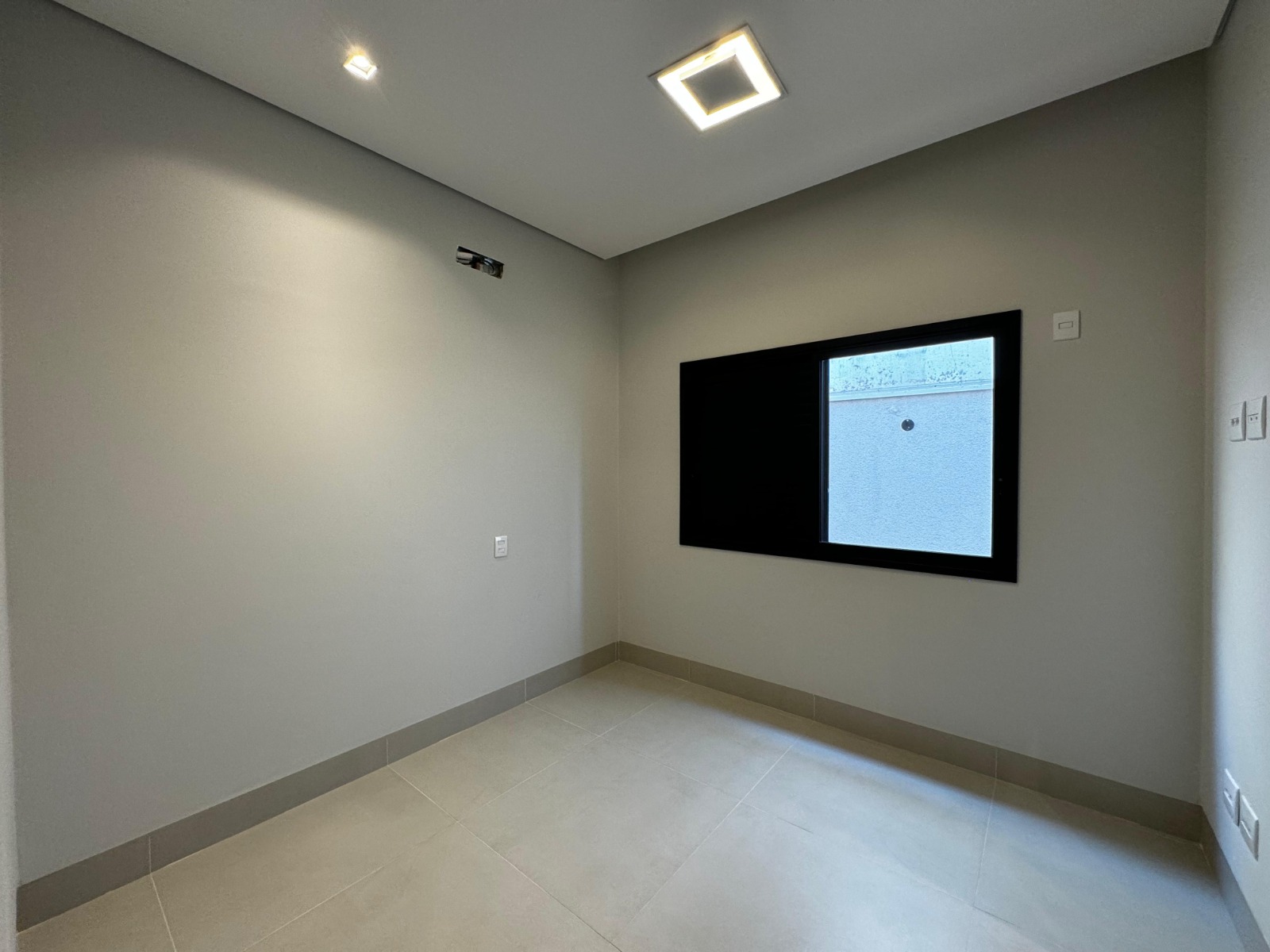 Casa à venda, 151m² area construida, 3 suites, lavabo, 4 vagas de garagem, Cond. Aroeira, Vivendas da Mata, Ribeirão Preto, SP