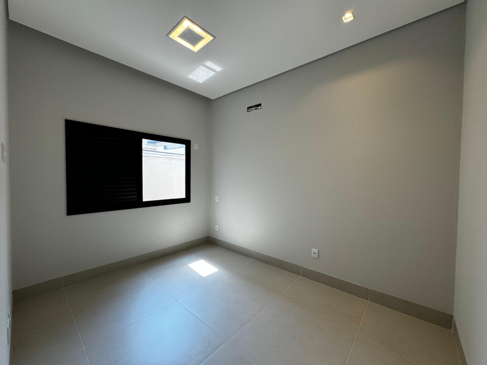 Casa à venda, 151m² area construida, 3 suites, lavabo, 4 vagas de garagem, Cond. Aroeira, Vivendas da Mata, Ribeirão Preto, SP