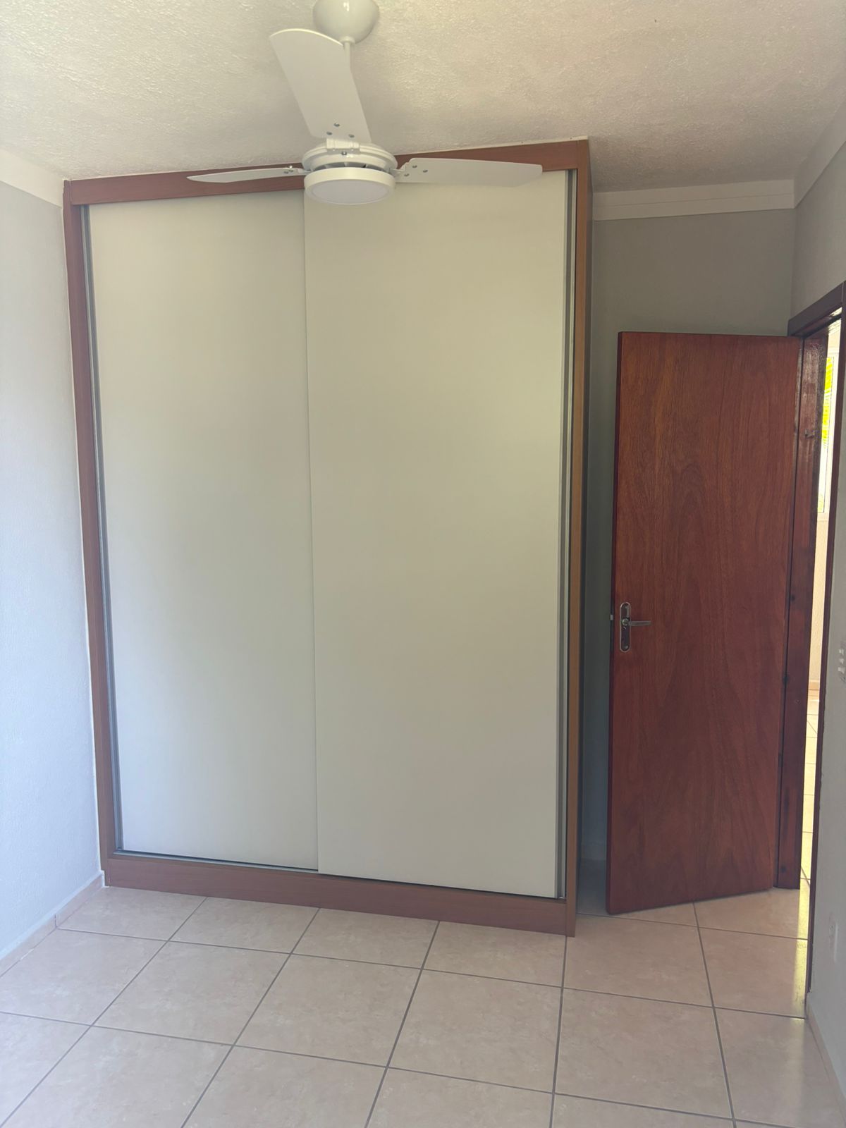 Apartamento Mobiliado no Condomínio Remanso do Bosque - 2 Dormitórios, Térreo, Pronto para Morar!