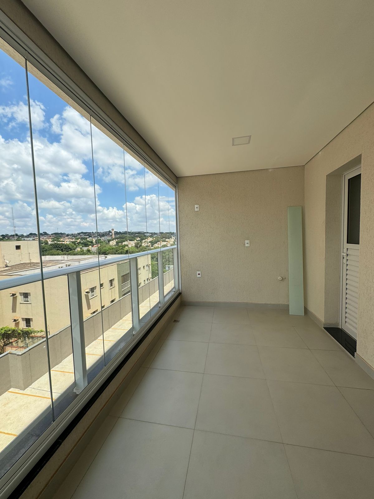 Pronto para morar! Apartamento, 90,58 m²,  2 Dorm, sendo 1 suíte, com Sala Ampliada e já com armários novinhos nunca habitado!