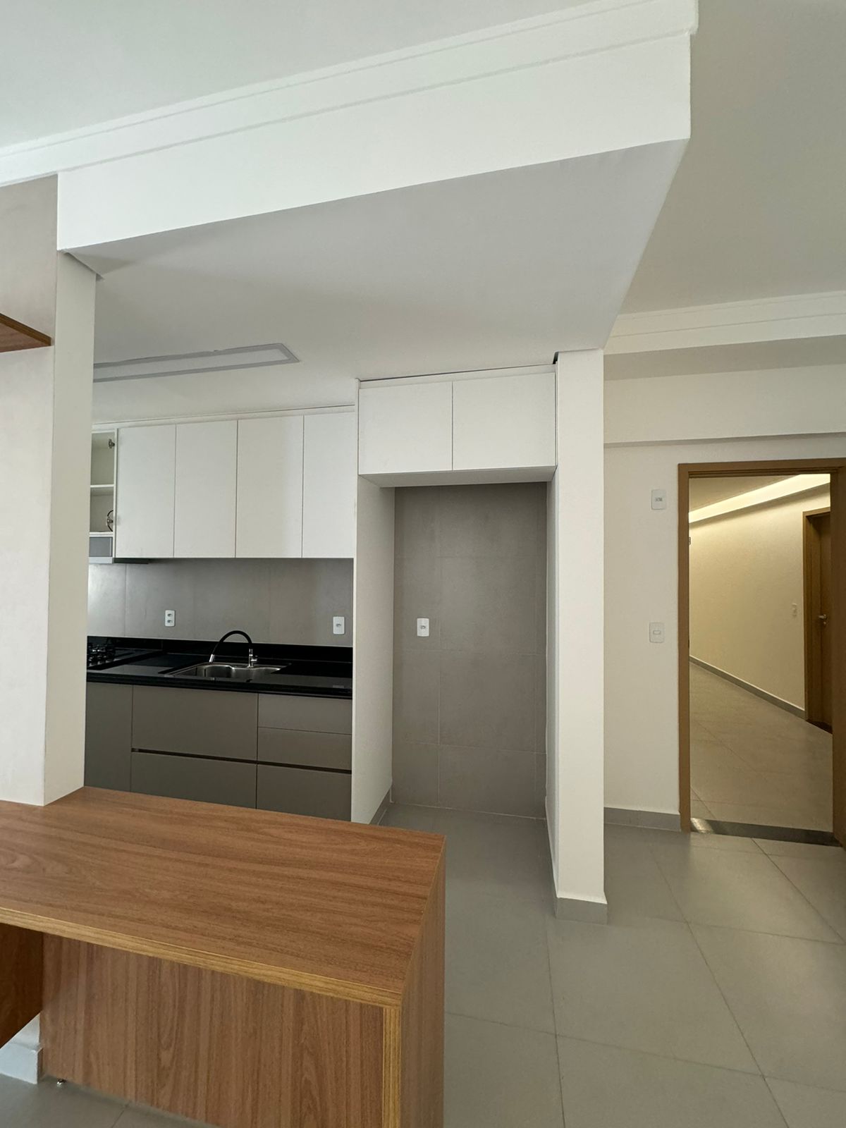 Pronto para morar! Apartamento, 90,58 m²,  2 Dorm, sendo 1 suíte, com Sala Ampliada e já com armários novinhos nunca habitado!