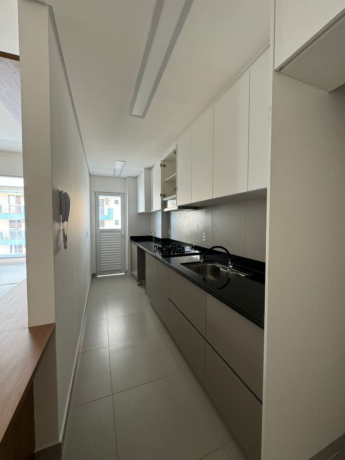Pronto para morar! Apartamento, 90,58 m²,  2 Dorm, sendo 1 suíte, com Sala Ampliada e já com armários novinhos nunca habitado!