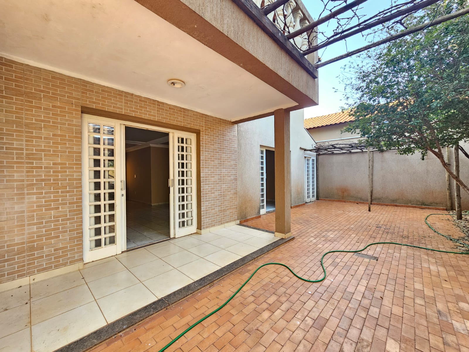 Casa à venda, 03 dormitórios sendo 01 suíte, 210m², Condomínio Vila Real, Bonfim Paulista - SP