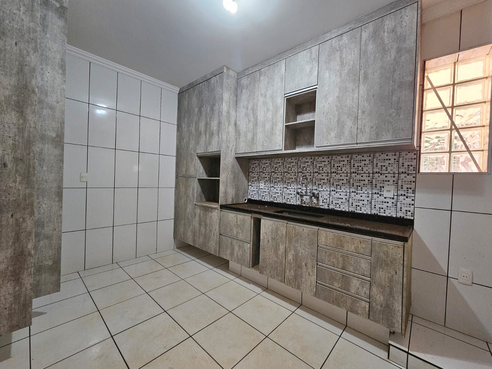 Casa à venda, 03 dormitórios sendo 01 suíte, 210m², Condomínio Vila Real, Bonfim Paulista - SP
