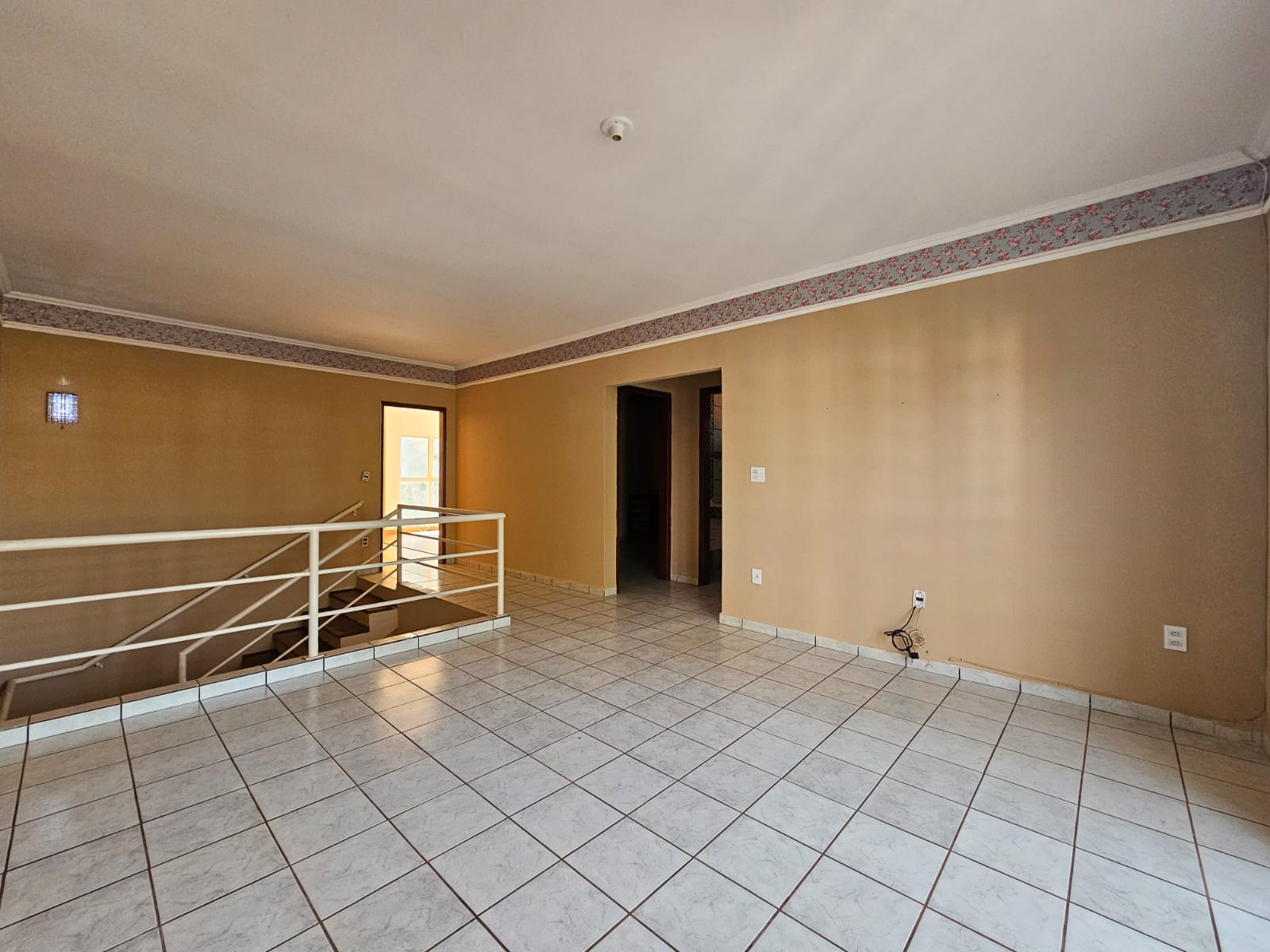 Casa à venda, 03 dormitórios sendo 01 suíte, 210m², Condomínio Vila Real, Bonfim Paulista - SP