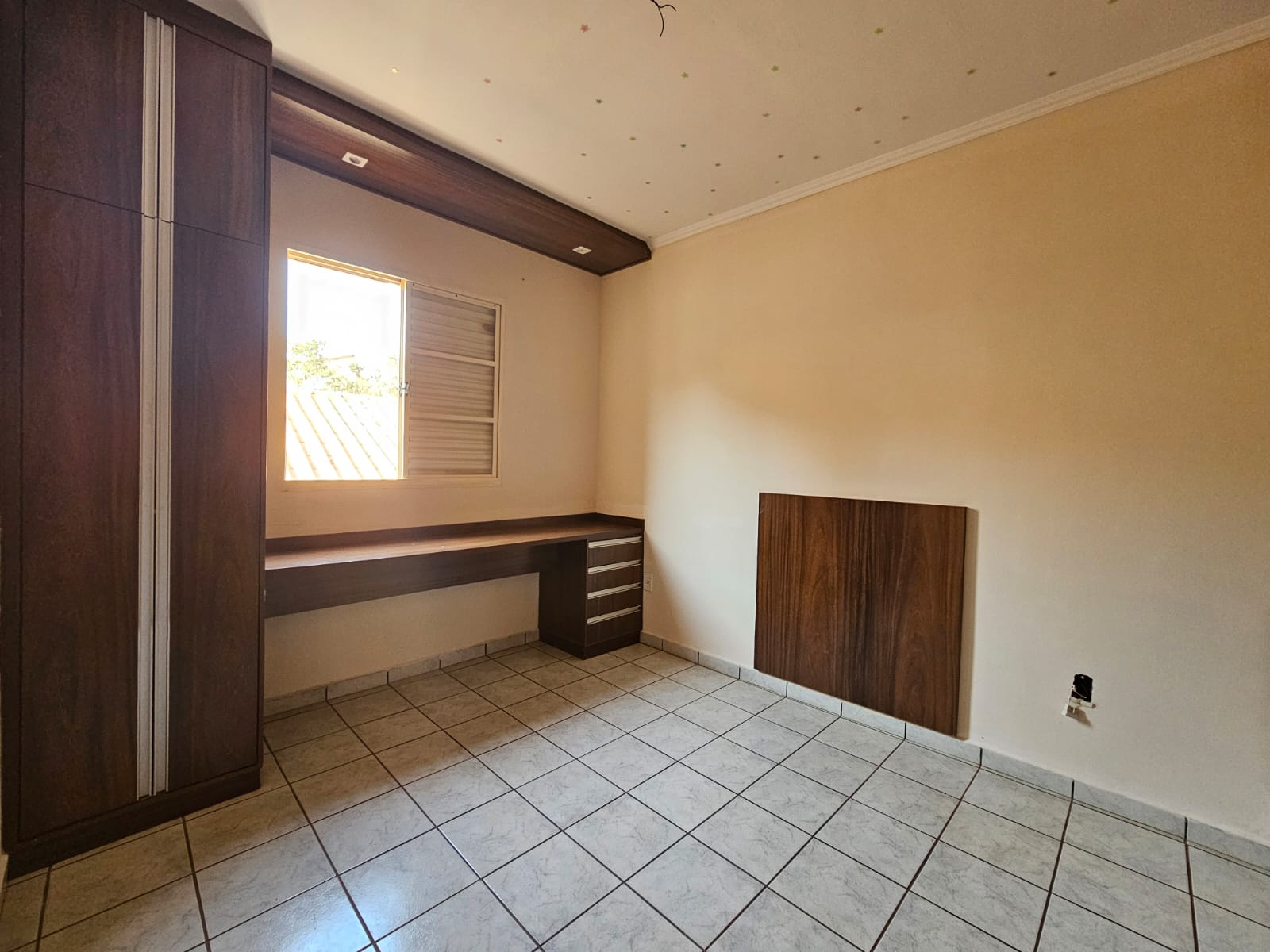 Casa à venda, 03 dormitórios sendo 01 suíte, 210m², Condomínio Vila Real, Bonfim Paulista - SP