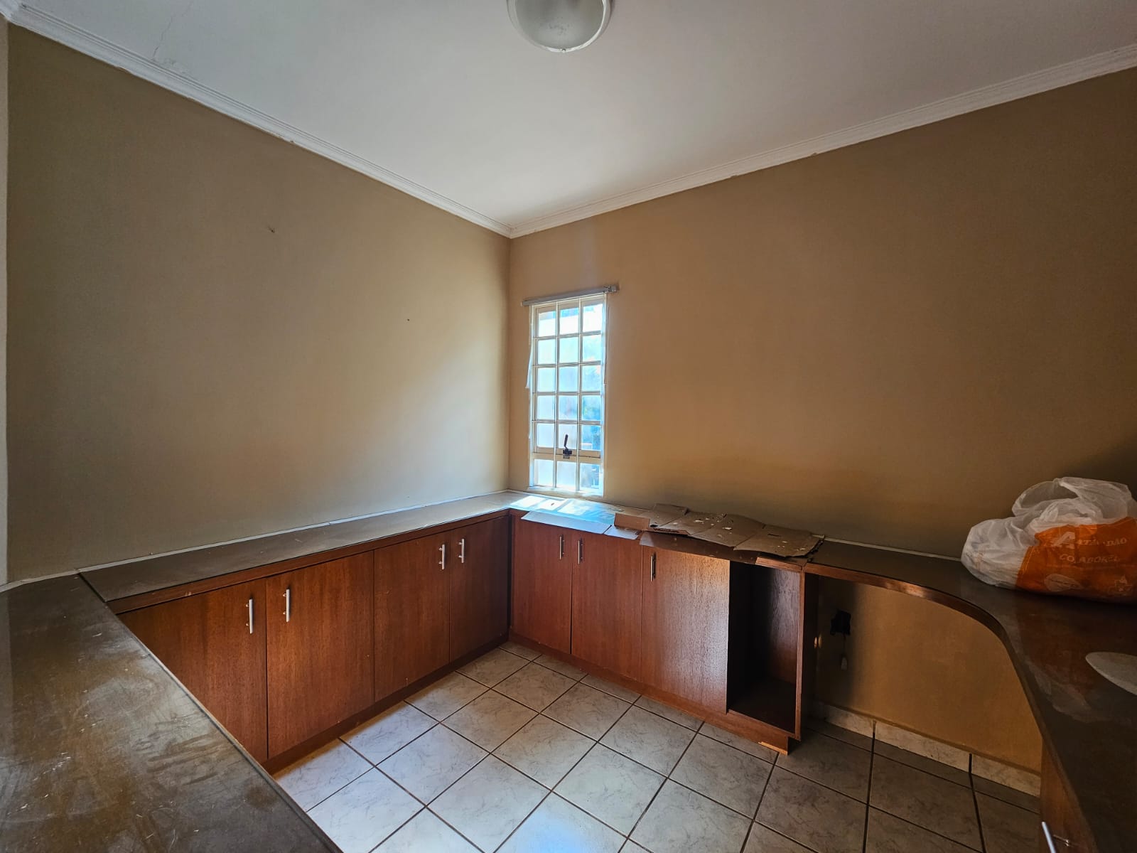 Casa à venda, 03 dormitórios sendo 01 suíte, 210m², Condomínio Vila Real, Bonfim Paulista - SP
