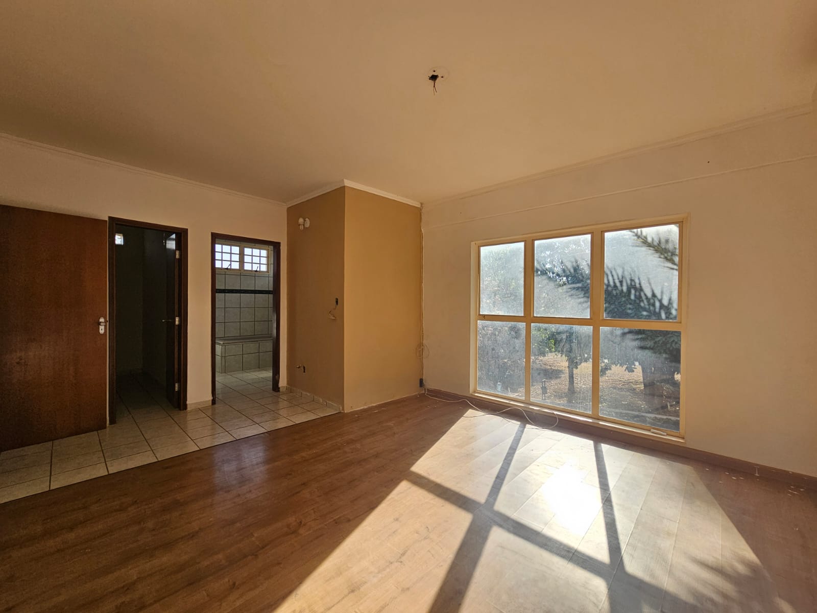 Casa à venda, 03 dormitórios sendo 01 suíte, 210m², Condomínio Vila Real, Bonfim Paulista - SP