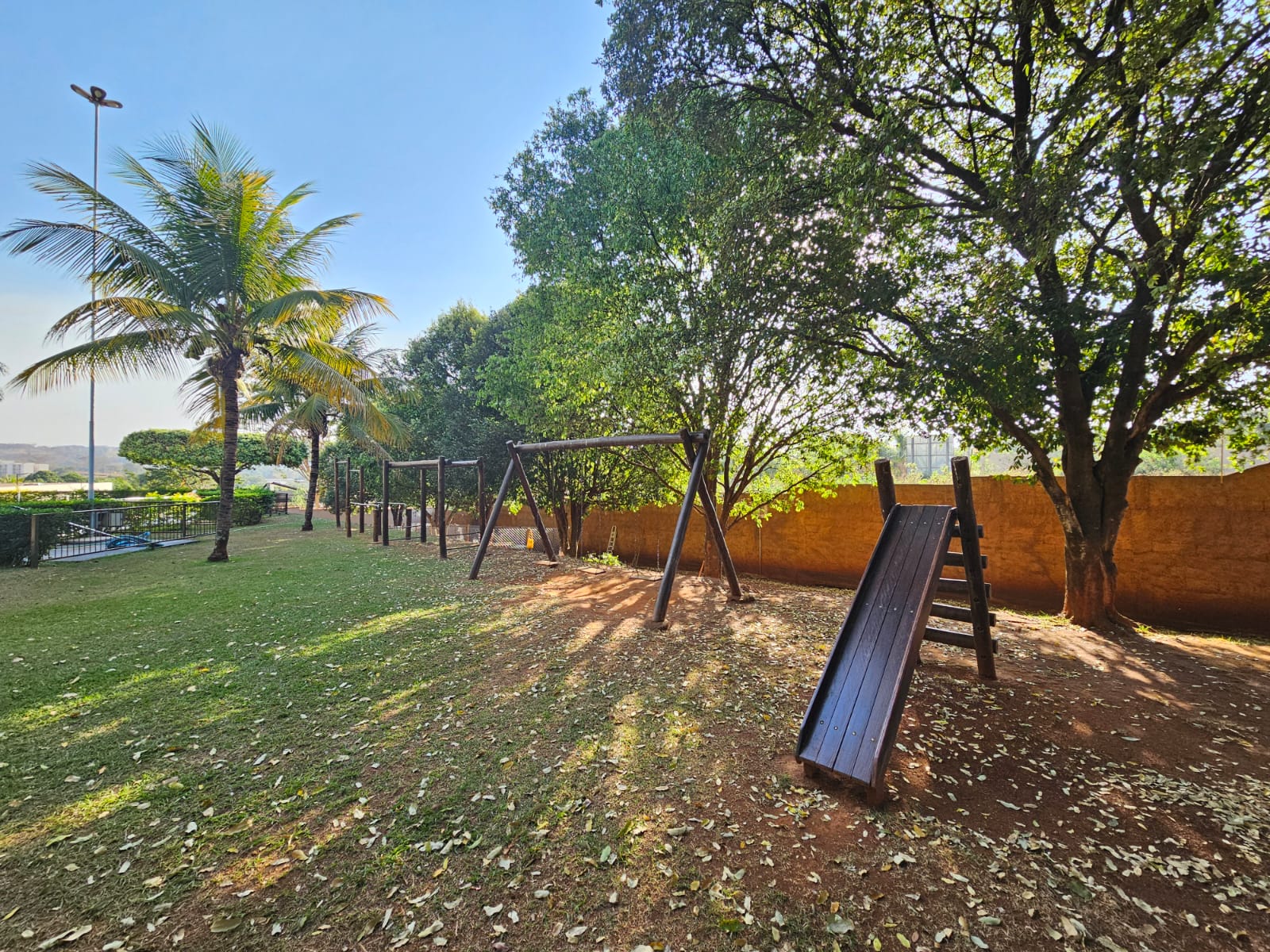 Casa à venda, 03 dormitórios sendo 01 suíte, 210m², Condomínio Vila Real, Bonfim Paulista - SP