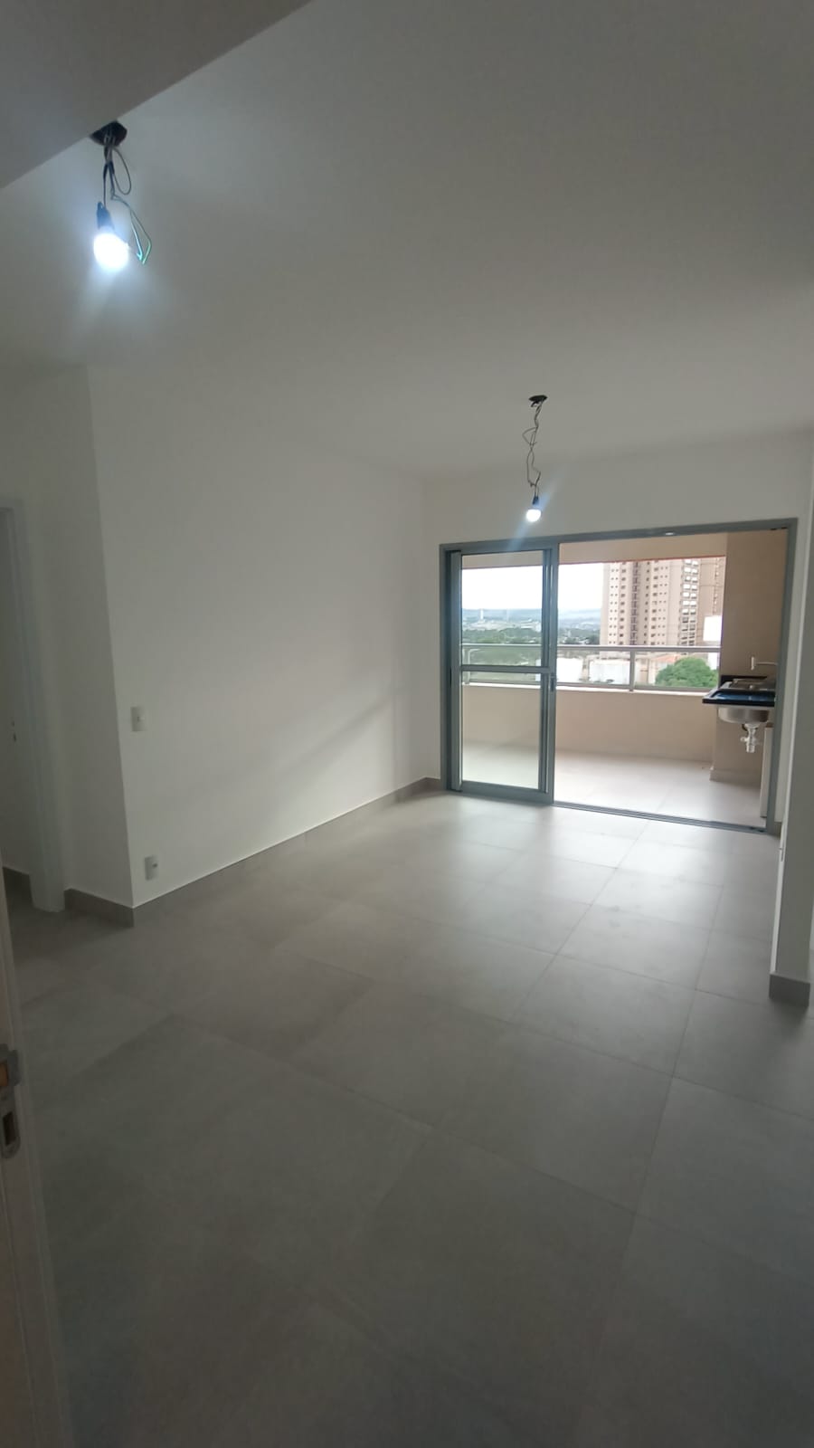Apartamento de 100m² no Jardim Botânico com vista livre e área de lazer completa por R$ 900 mil!