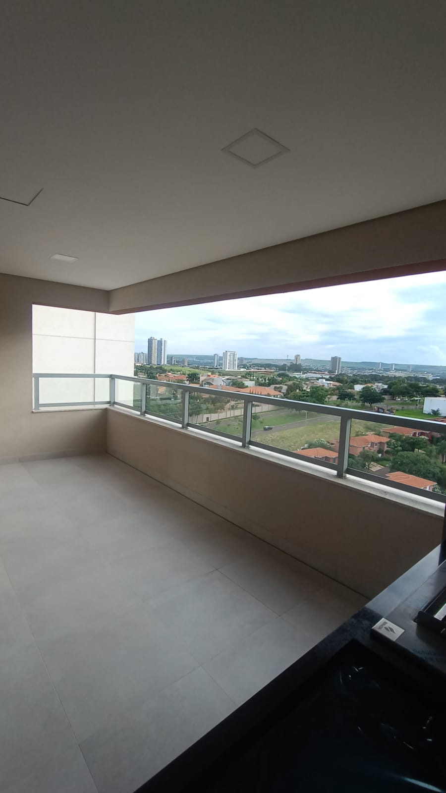 Apartamento de 100m² no Jardim Botânico com vista livre e área de lazer completa por R$ 900 mil!