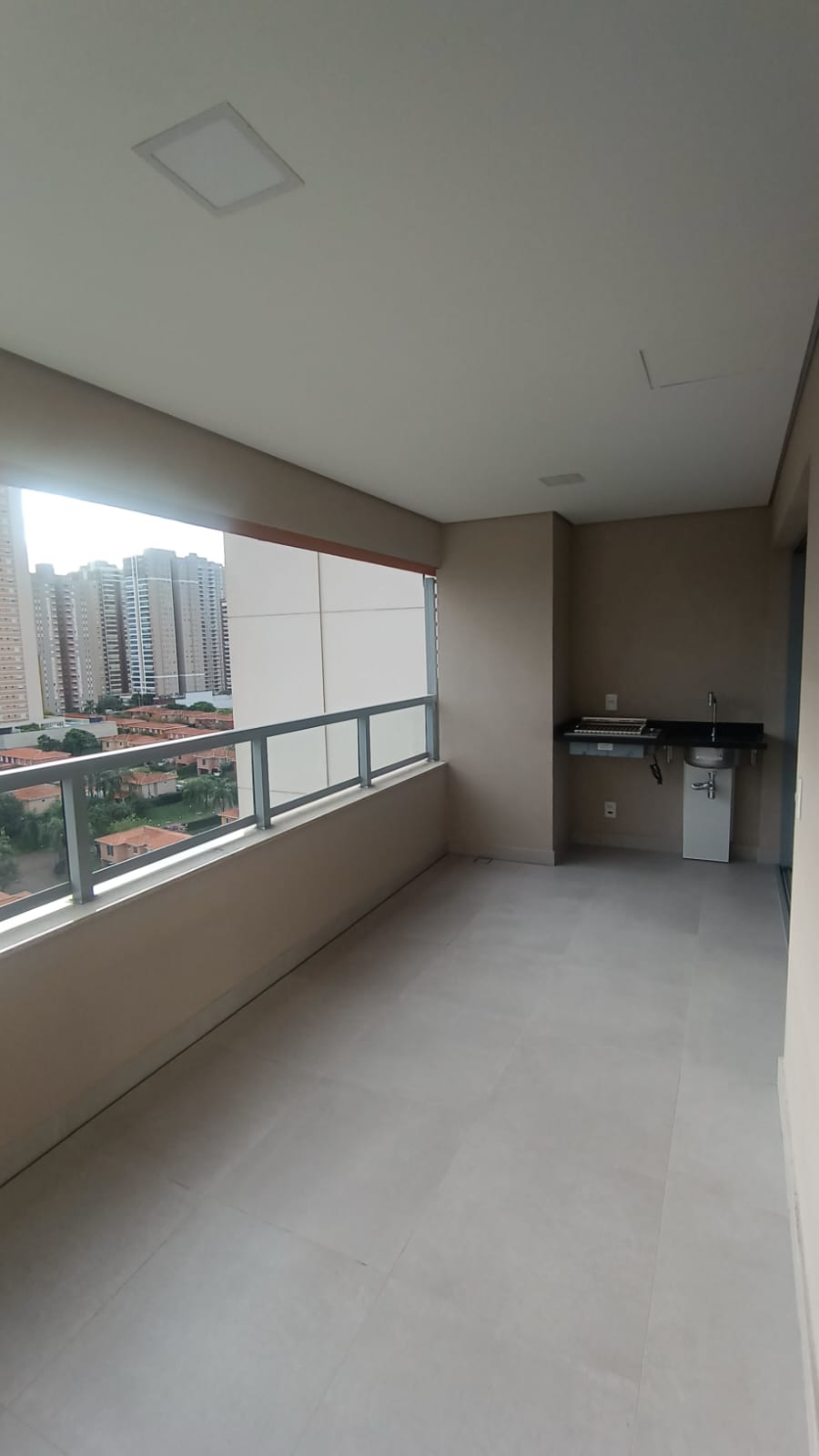 Apartamento de 100m² no Jardim Botânico com vista livre e área de lazer completa por R$ 900 mil!