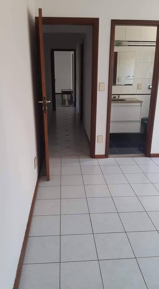 Amplo apartamento 140m², 4 dormitórios, suíte, 2 vagas paralelas, com elevador no Parque Bandeirantes por R$ 370 mil!
