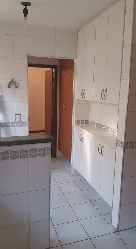 Amplo apartamento 140m², 4 dormitórios, suíte, 2 vagas paralelas, com elevador no Parque Bandeirantes por R$ 370 mil!