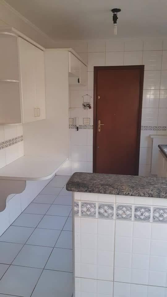 Amplo apartamento 140m², 4 dormitórios, suíte, 2 vagas paralelas, com elevador no Parque Bandeirantes por R$ 370 mil!