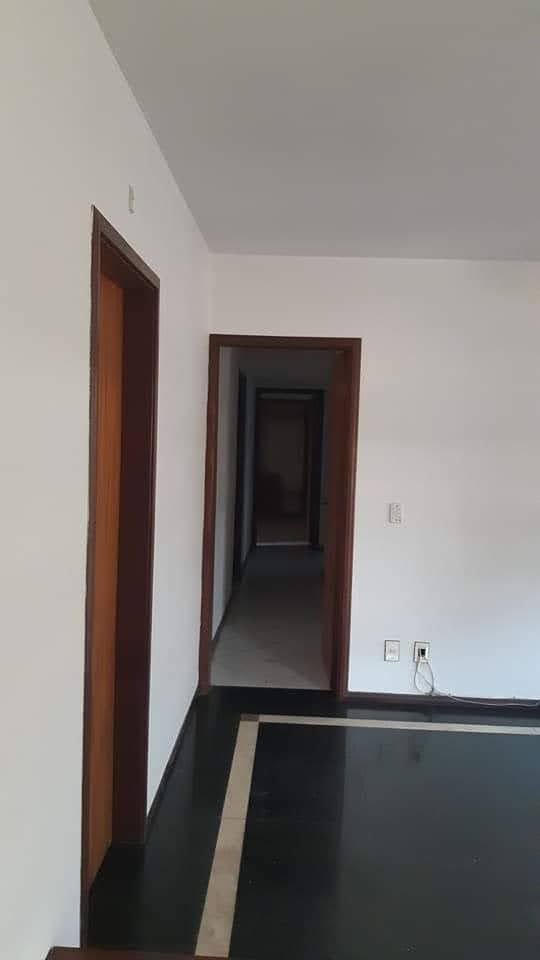 Amplo apartamento 140m², 4 dormitórios, suíte, 2 vagas paralelas, com elevador no Parque Bandeirantes por R$ 370 mil!