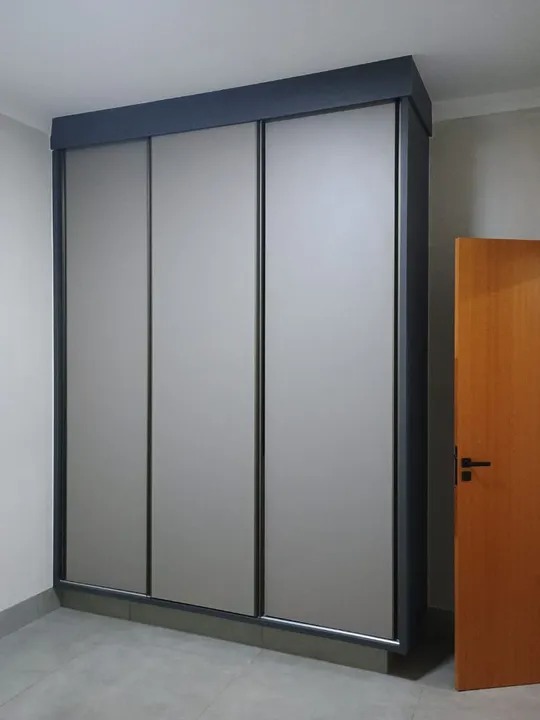 Casa Moderna no Jardim Santa Cecília com 3 Quartos, sendo 2 suítes, com armários planejados e Área Gourmet por R$ 660 Mil!
