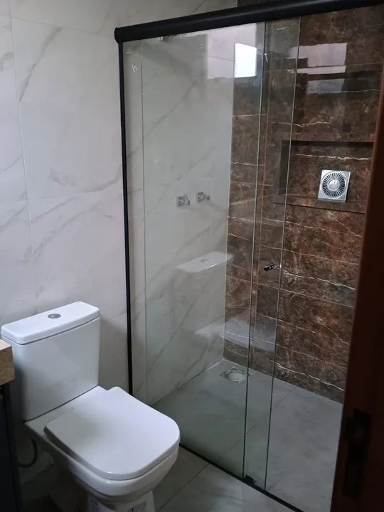 Casa Moderna no Jardim Santa Cecília com 3 Quartos, sendo 2 suítes, com armários planejados e Área Gourmet por R$ 660 Mil!