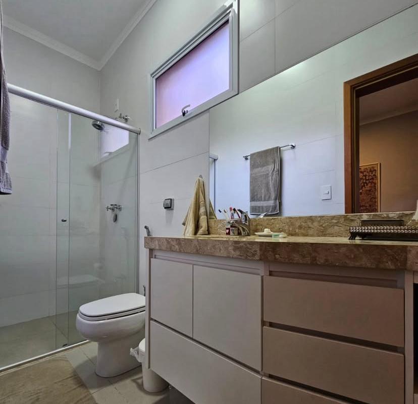 Casa Térrea em Condomínio de Alto Padrão – 3 Suítes, Piscina e Gourmet – 167m²!
