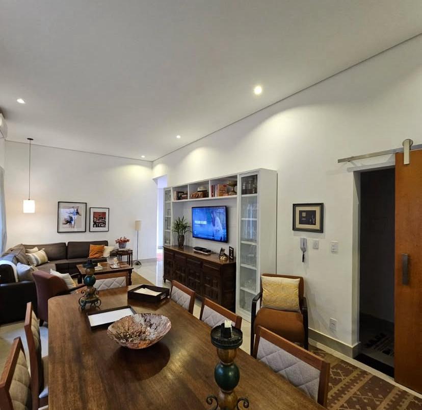 Casa Térrea em Condomínio de Alto Padrão – 3 Suítes, Piscina e Gourmet – 167m²!