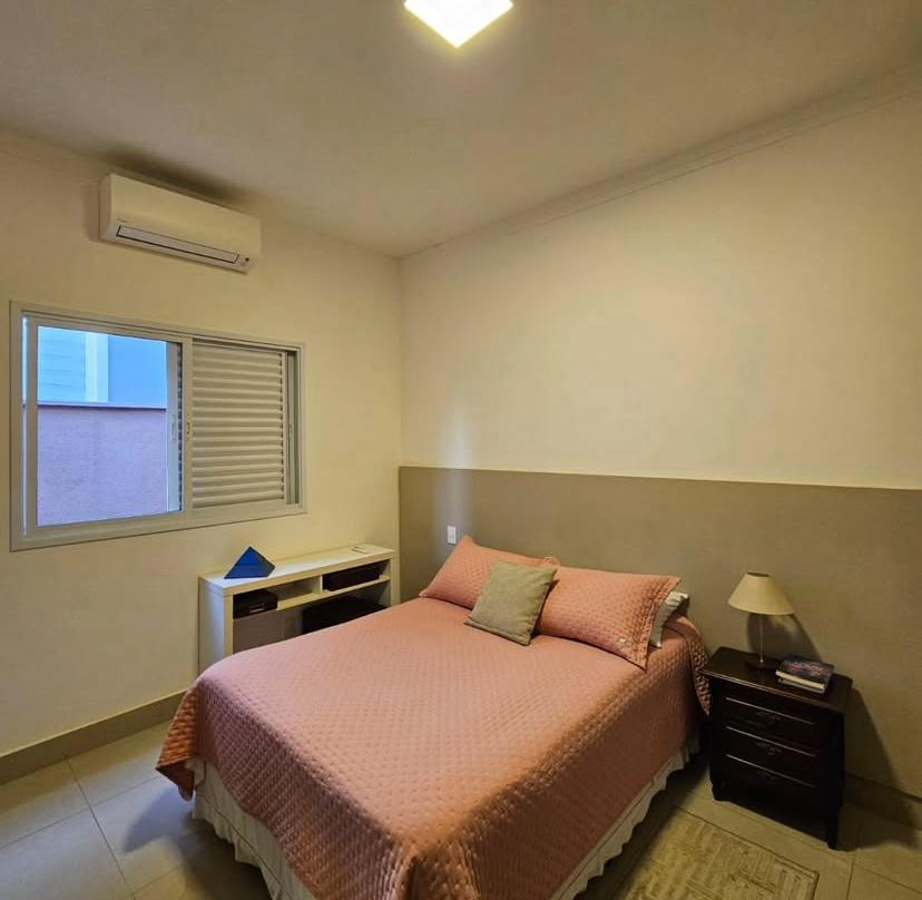 Casa Térrea em Condomínio de Alto Padrão – 3 Suítes, Piscina e Gourmet – 167m²!