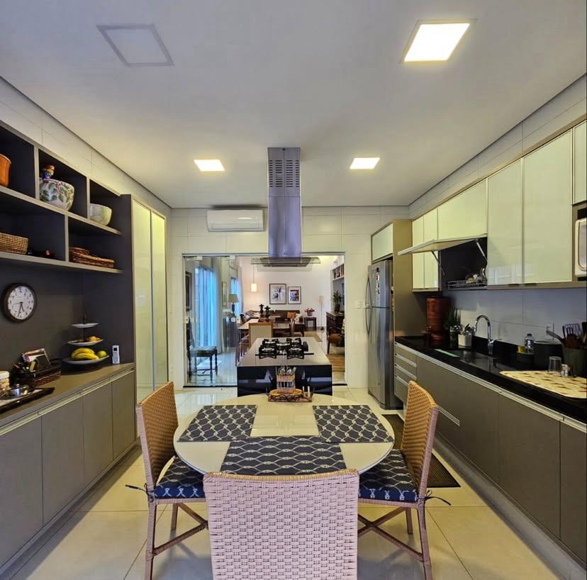 Casa Térrea em Condomínio de Alto Padrão – 3 Suítes, Piscina e Gourmet – 167m²!