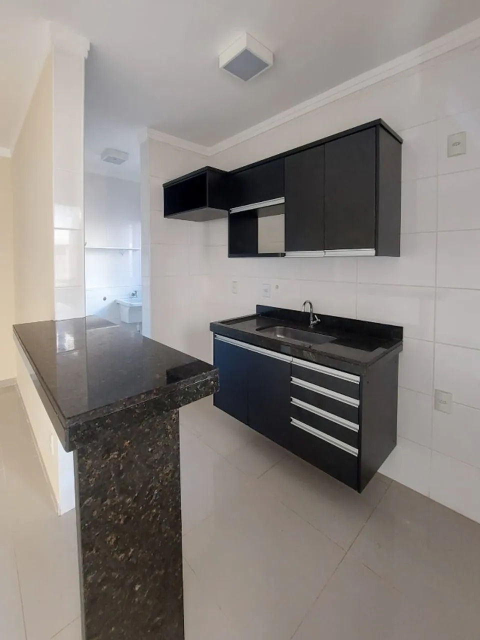 Apto Nova Aliança, 1 dorm, prédio com Elevador, sacada, ar cond. R$ 257mil