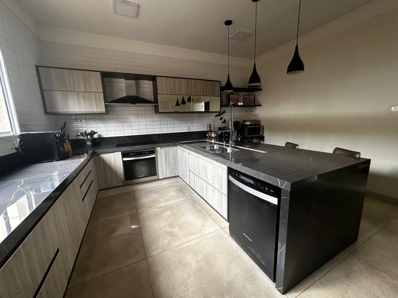 Casa térrea à venda, 264m², 03 suítes, Cidade Universitária, Ribeirão Preto, SP