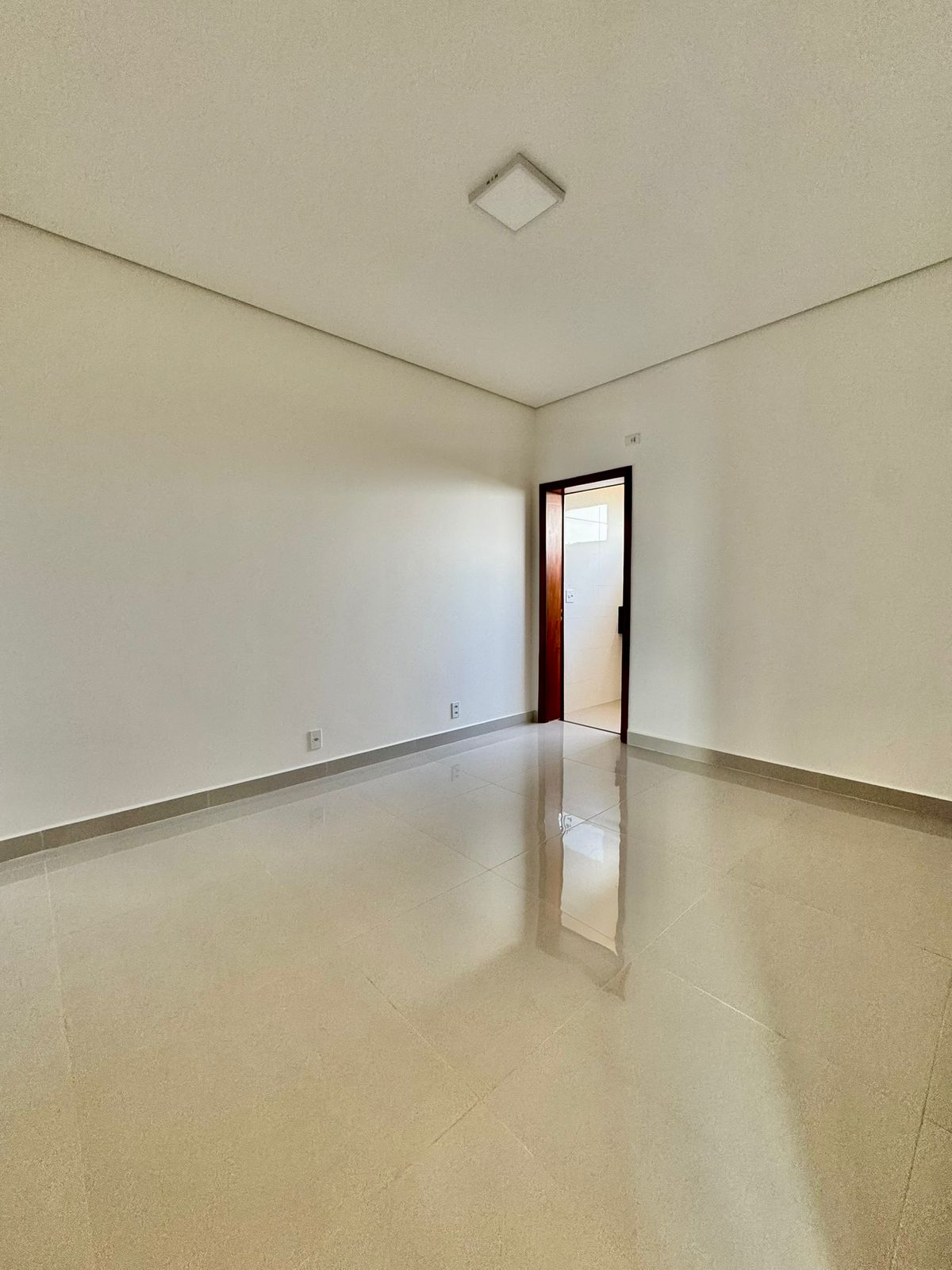 Condomínio San Marco, 3 suítes, piscina, armários, pronta pra morar