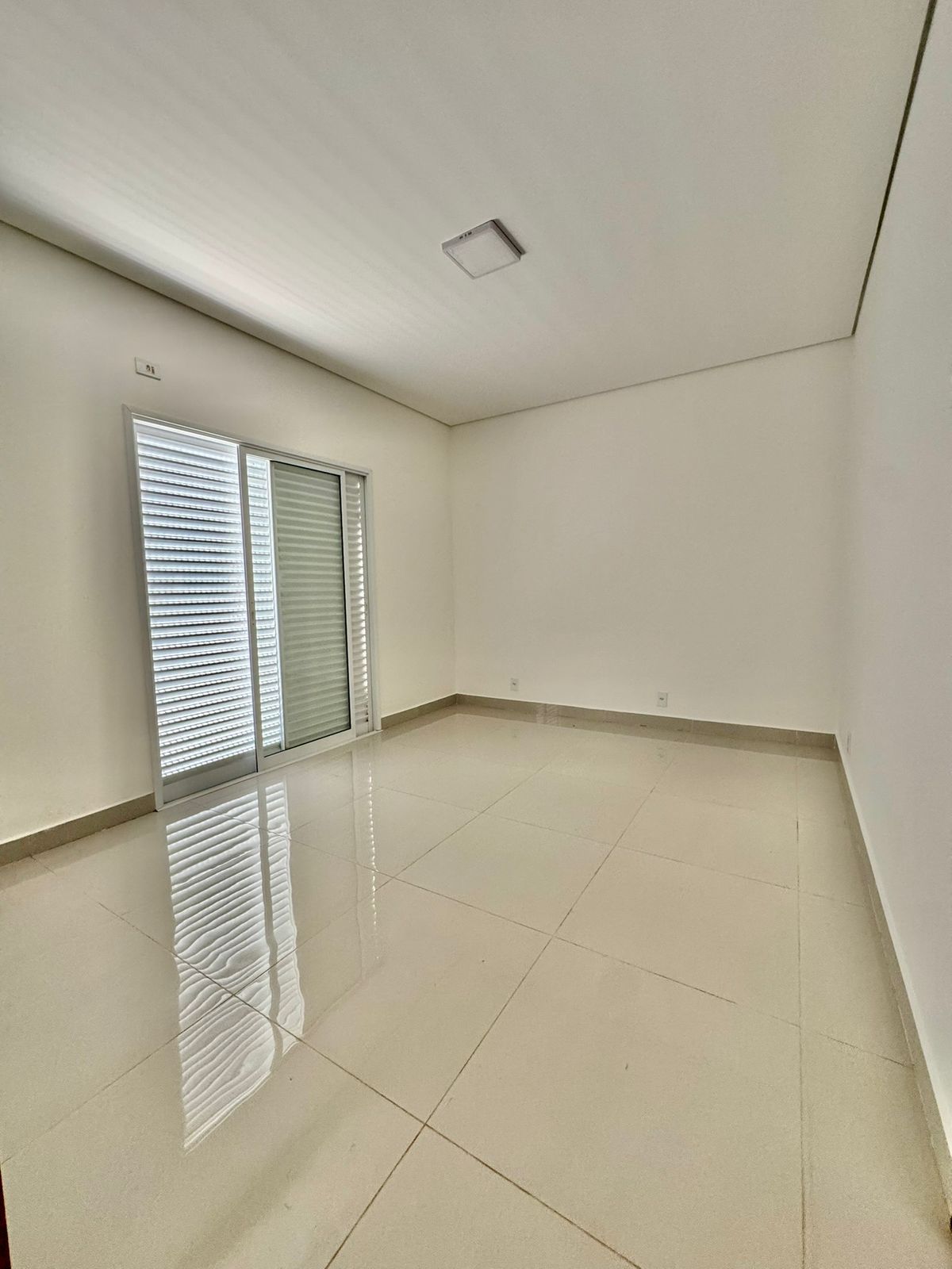 Condomínio San Marco, 3 suítes, piscina, armários, pronta pra morar