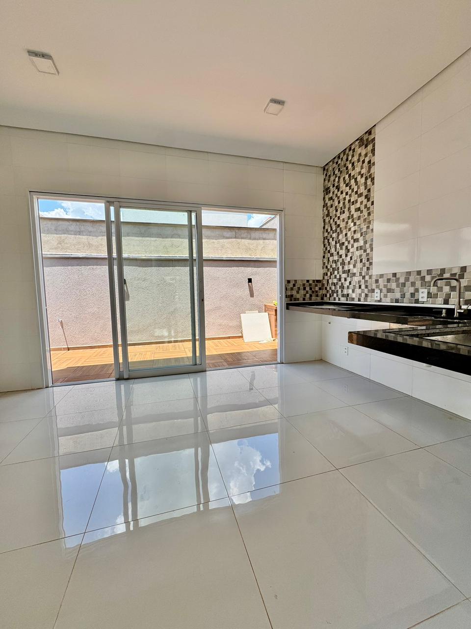 Condomínio San Marco, 3 suítes, piscina, armários, pronta pra morar