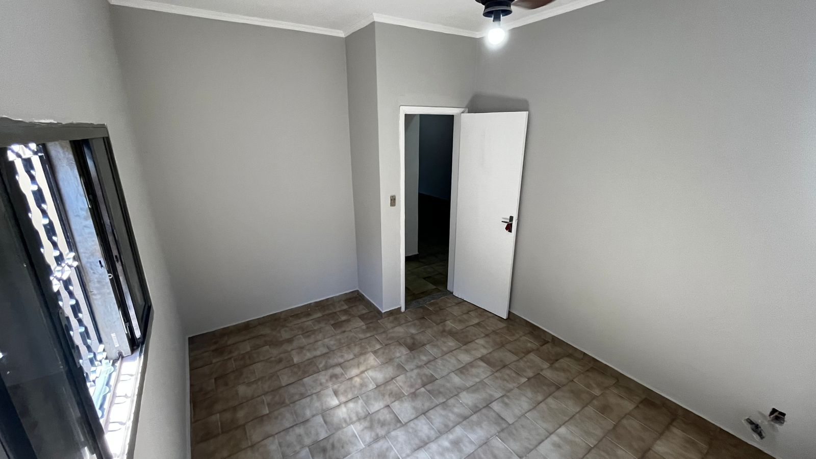 Casa à Venda no Parque Anhanguera – 3 Quartos e 2 Vagas