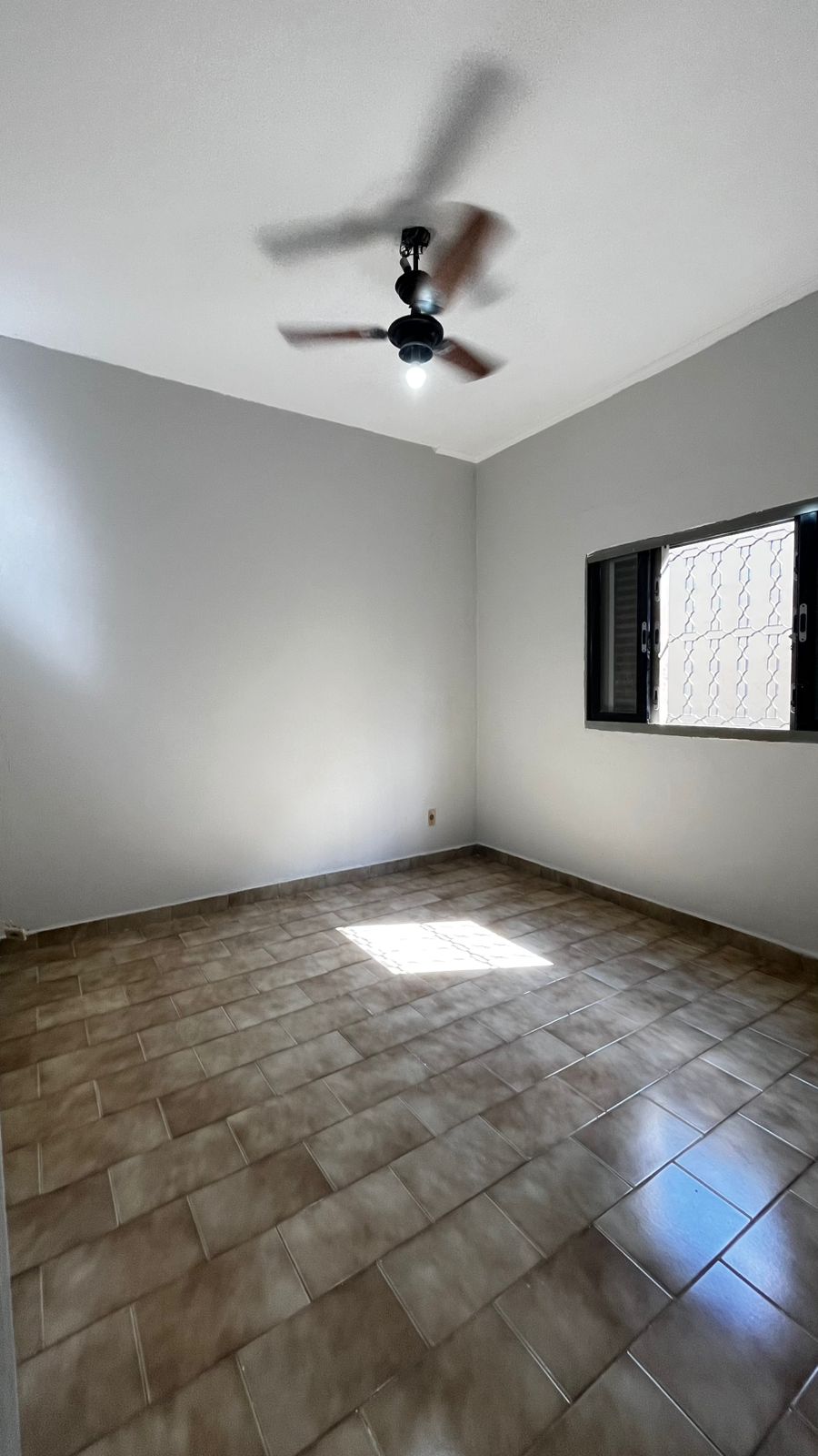 Casa à Venda no Parque Anhanguera – 3 Quartos e 2 Vagas