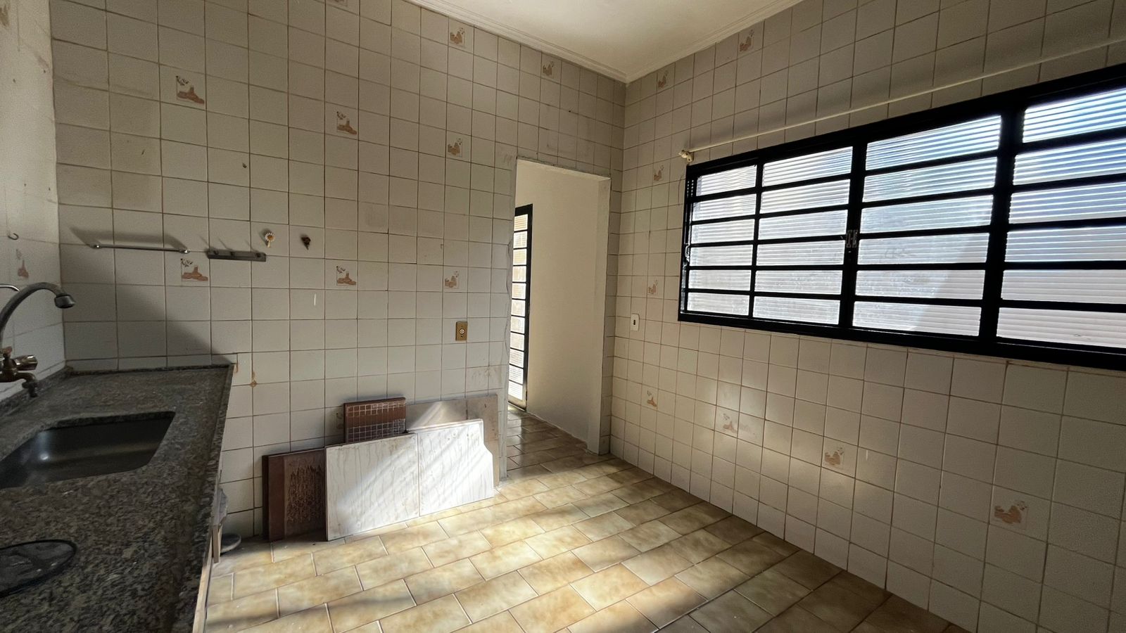 Casa à Venda no Parque Anhanguera – 3 Quartos e 2 Vagas
