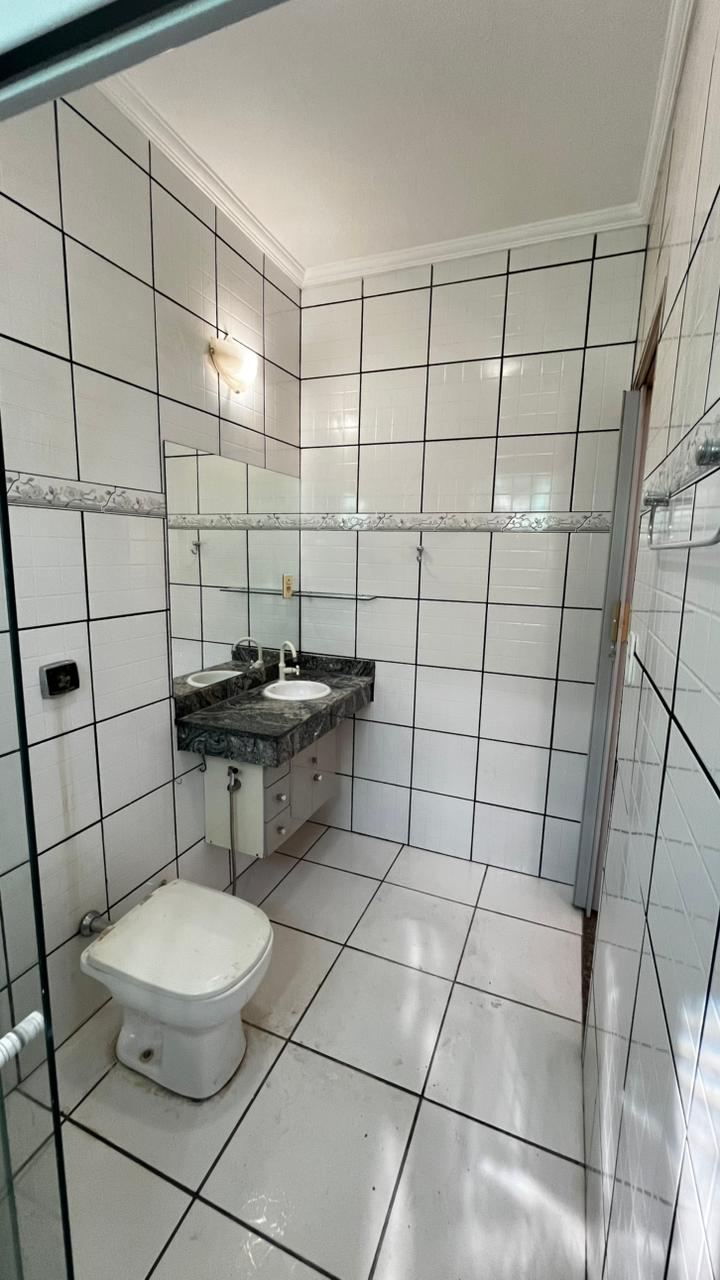 Casa à Venda no Parque Anhanguera – 3 Quartos e 2 Vagas