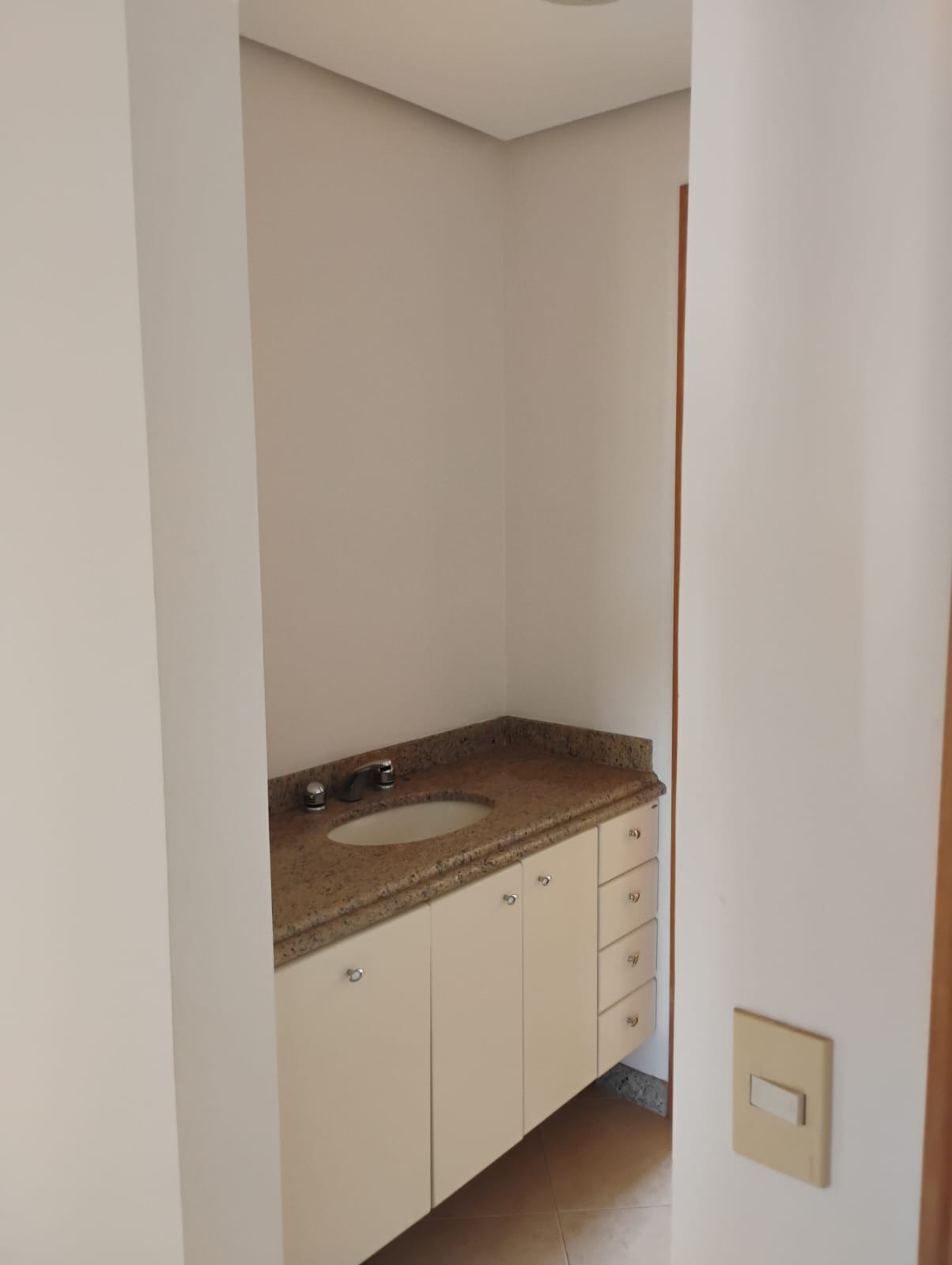 Apartamento à Venda no Higienópolis (centro) com 4 Dorms e 153 m²