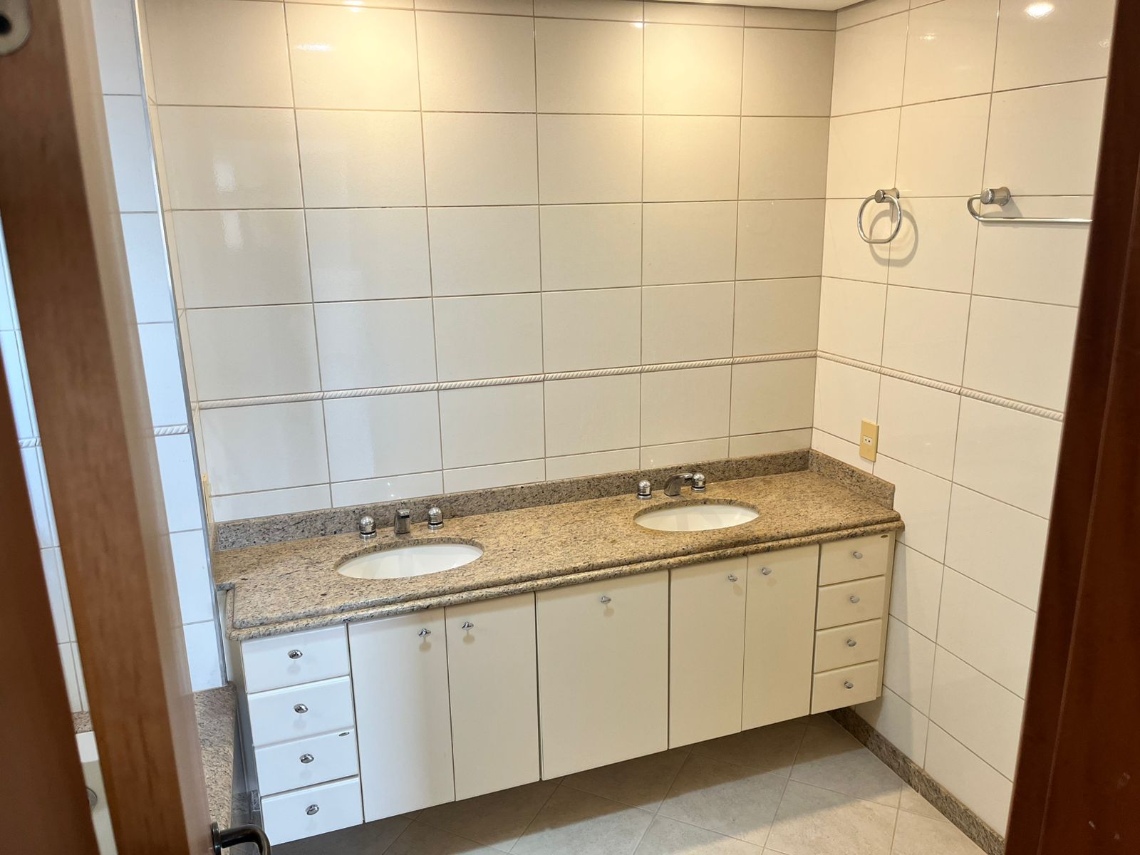 Apartamento à Venda no Higienópolis (centro) com 4 Dorms e 153 m²
