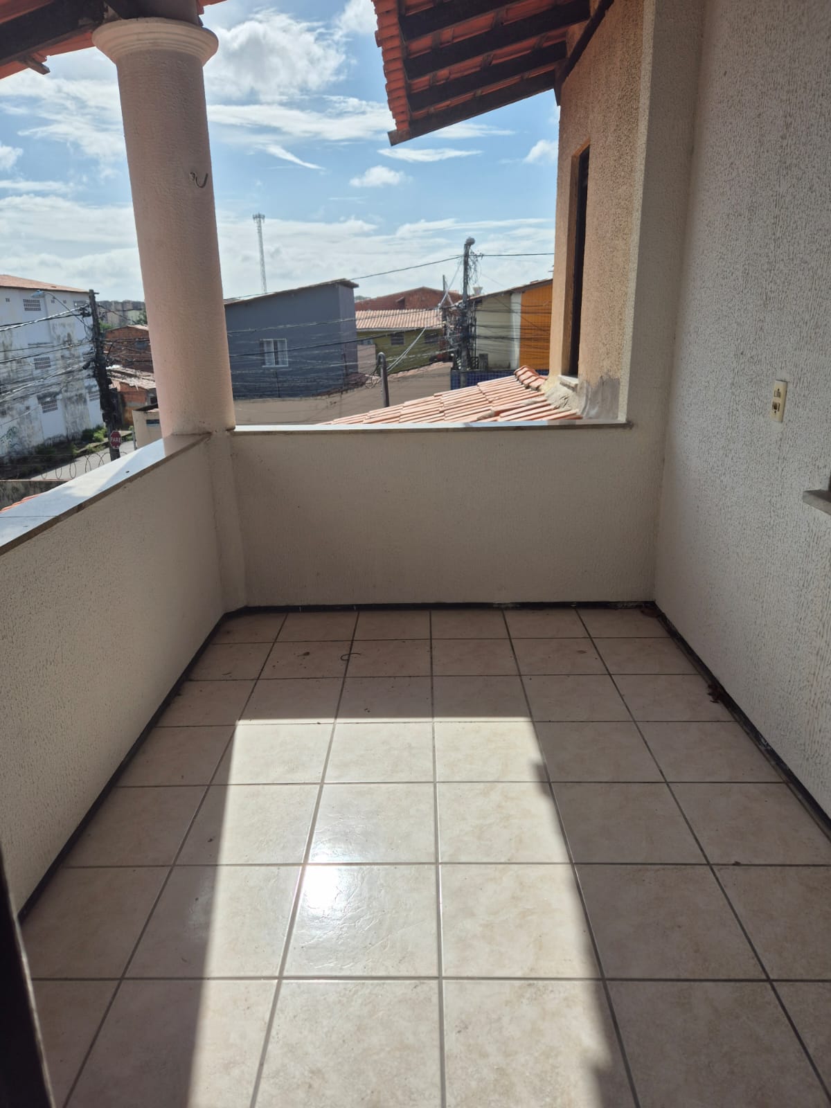 Excelente Casa Duplex - Henrique Jorge