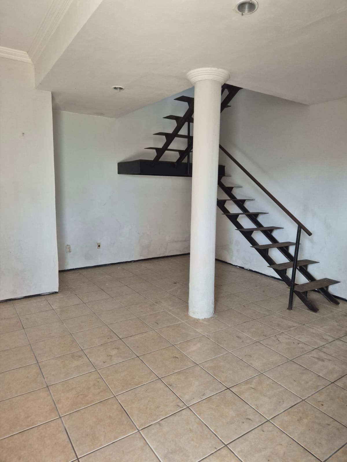 Excelente Casa Duplex - Henrique Jorge