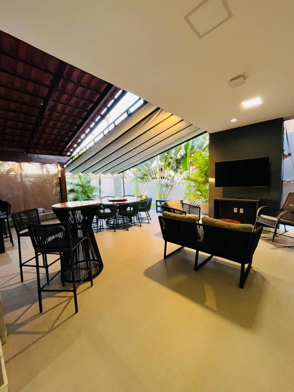 Casa Nova com 04 Suítes à Venda no "Condomínio Quintas do Lago"  Eusébio