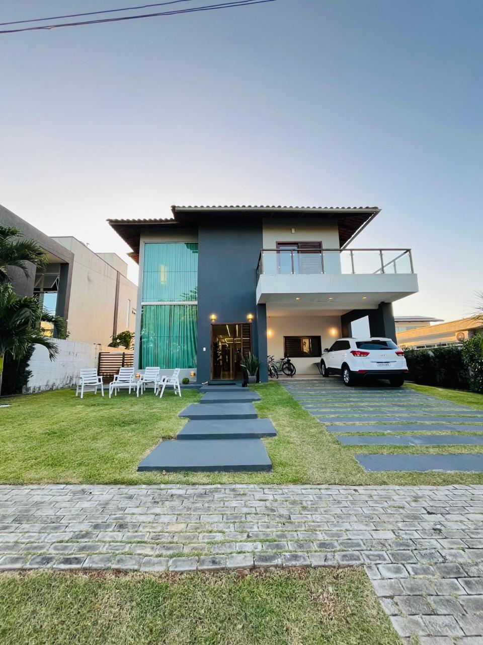 Casa Nova com 04 Suítes à Venda no "Condomínio Quintas do Lago"  Eusébio