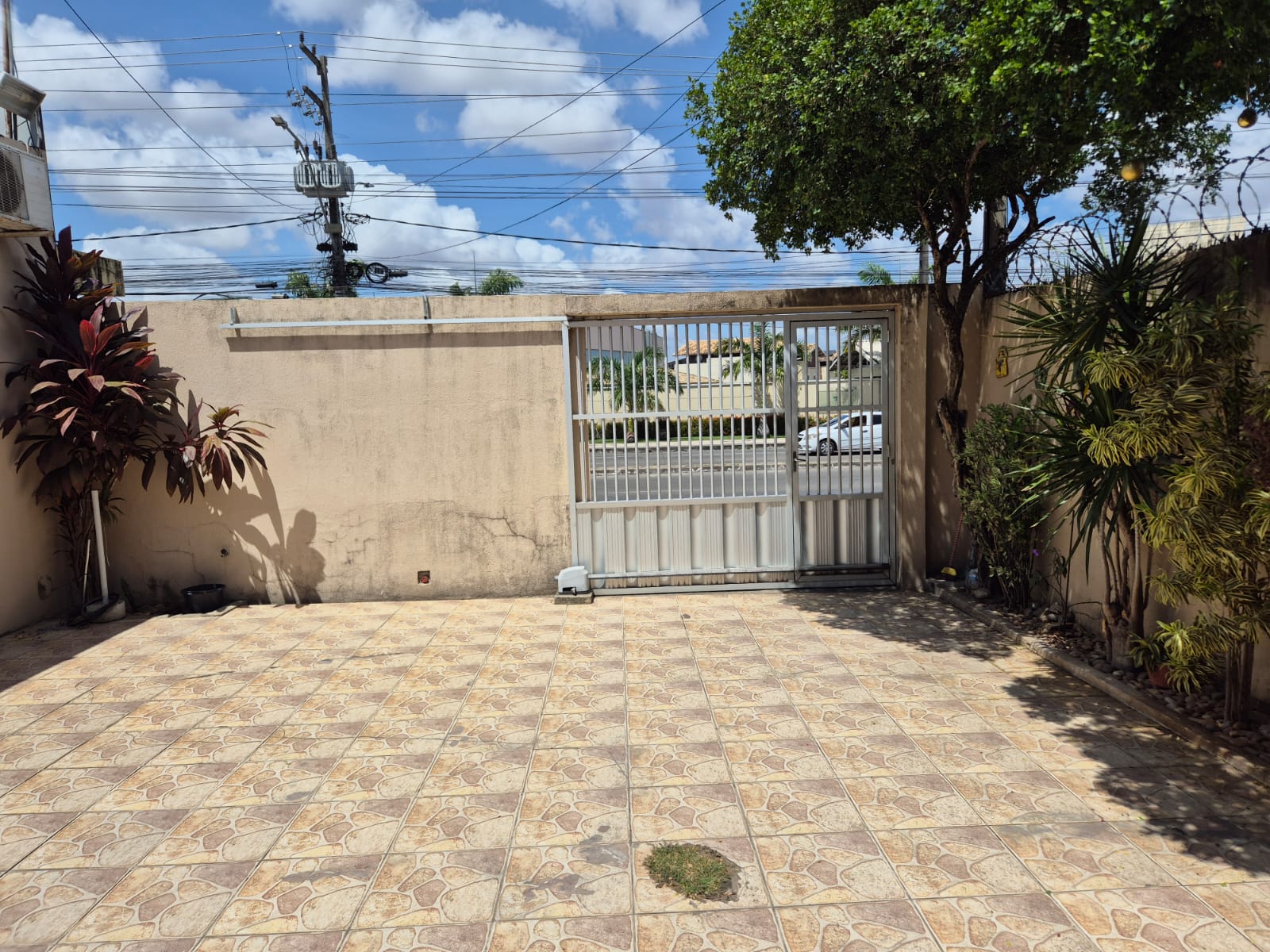 Excelente Casa Plana + Ponto Comercial - 5 Quartos 