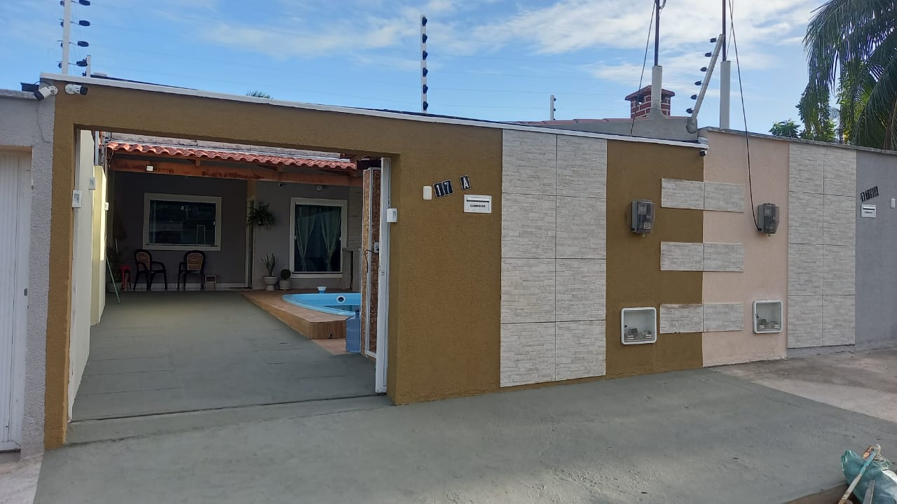 Linda casa com Deck e Piscina no Guajiru - Caucaia