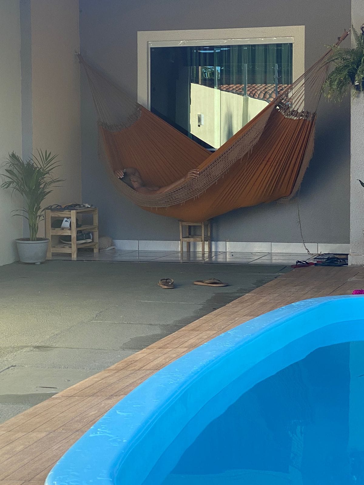 Linda casa com Deck e Piscina no Guajiru - Caucaia