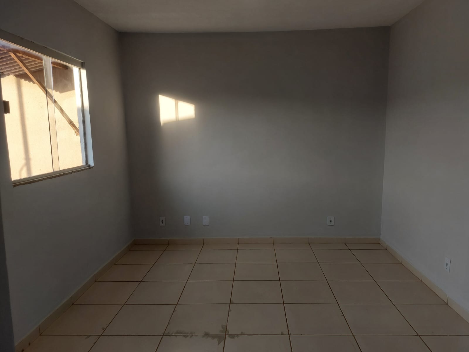 Casa à Venda em Luziânia – 2 Quartos, 2 Vagas, Aceitando financiamento