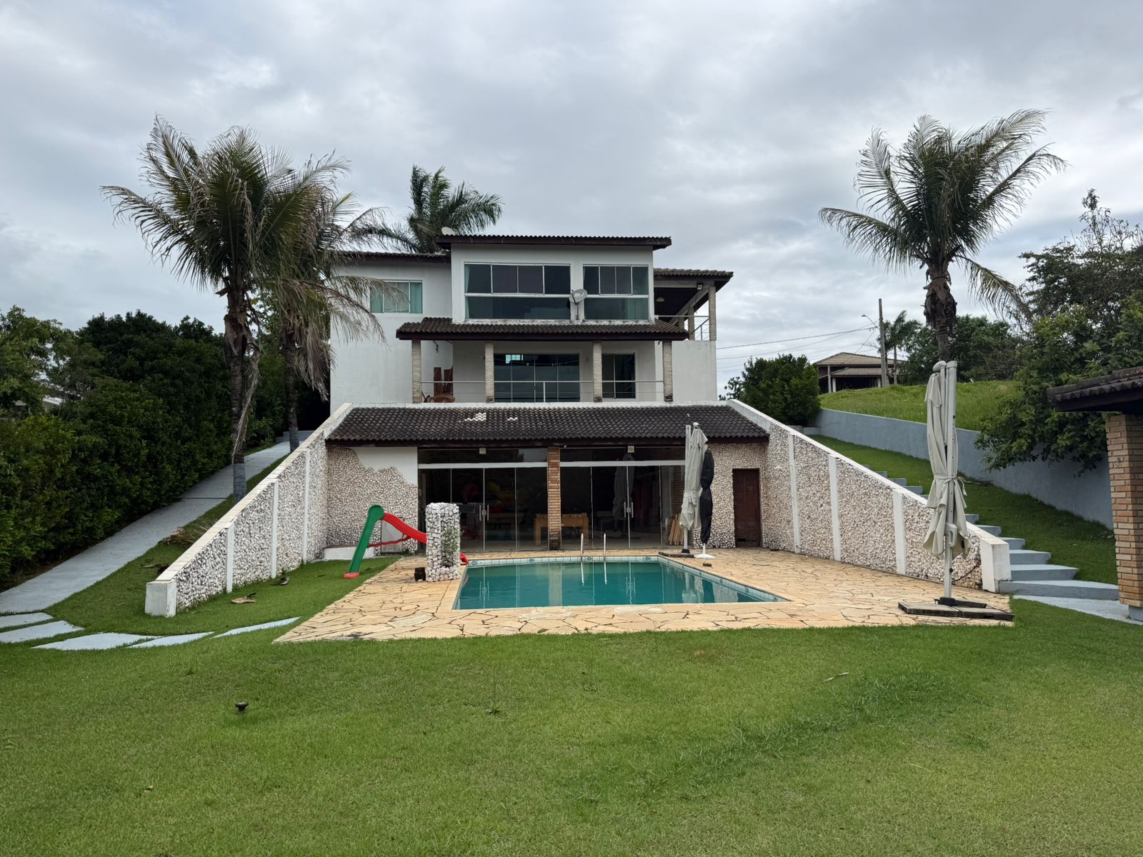 Casa com 4 dormitórios à venda, 600m² por R$ 1.400.000 – Residencial Village da Serra – Araçoiaba da Serra/SP
