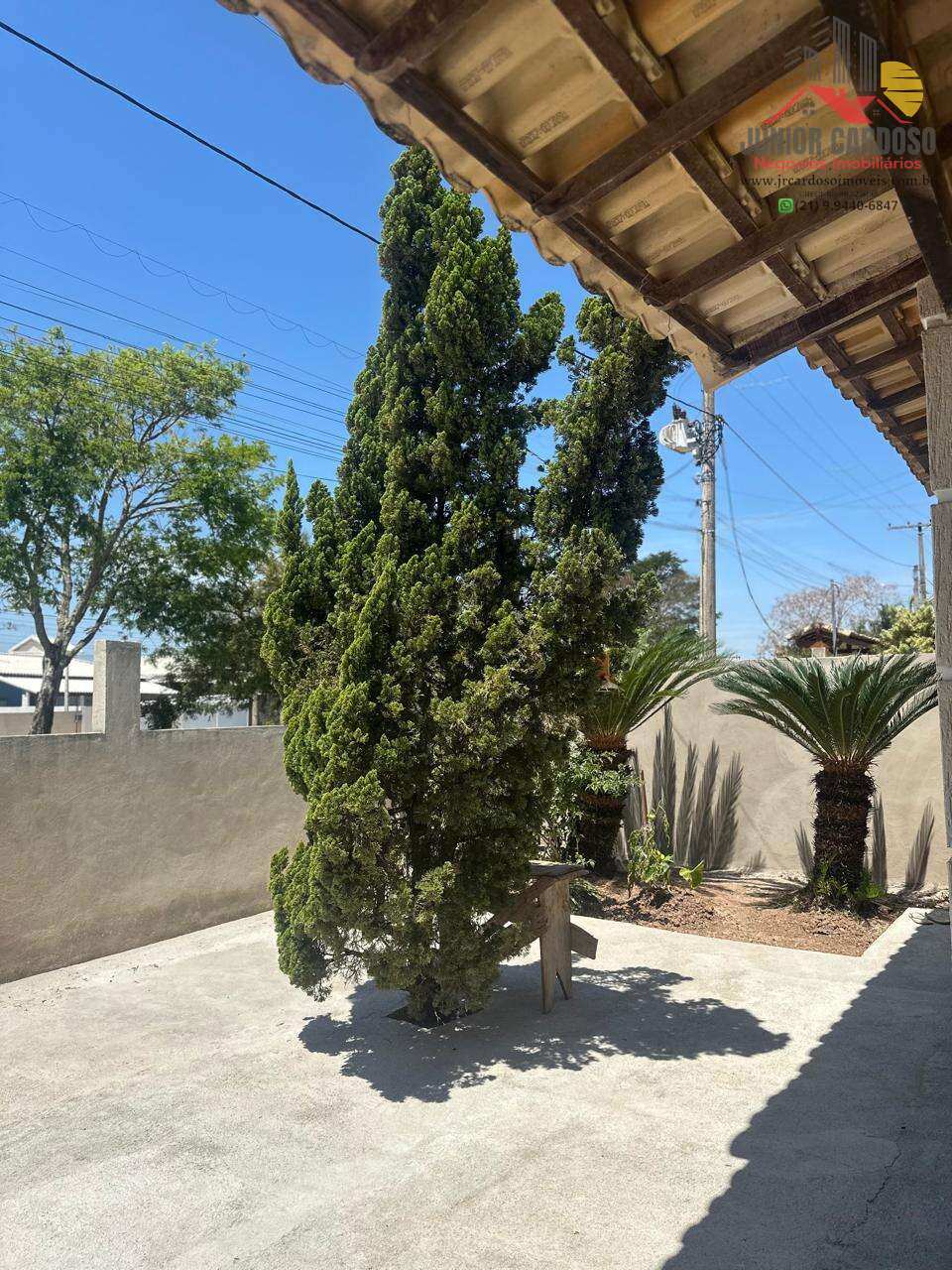 CASA REFORMADA NO CONDOMÍNIO NOVA ITABORAÍ - 2 QUARTOS E TERRENO AMPLO